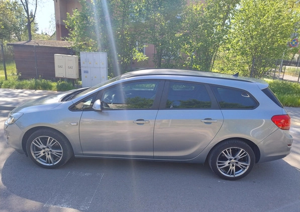 Opel Astra cena 29900 przebieg: 148000, rok produkcji 2011 z Halinów małe 154